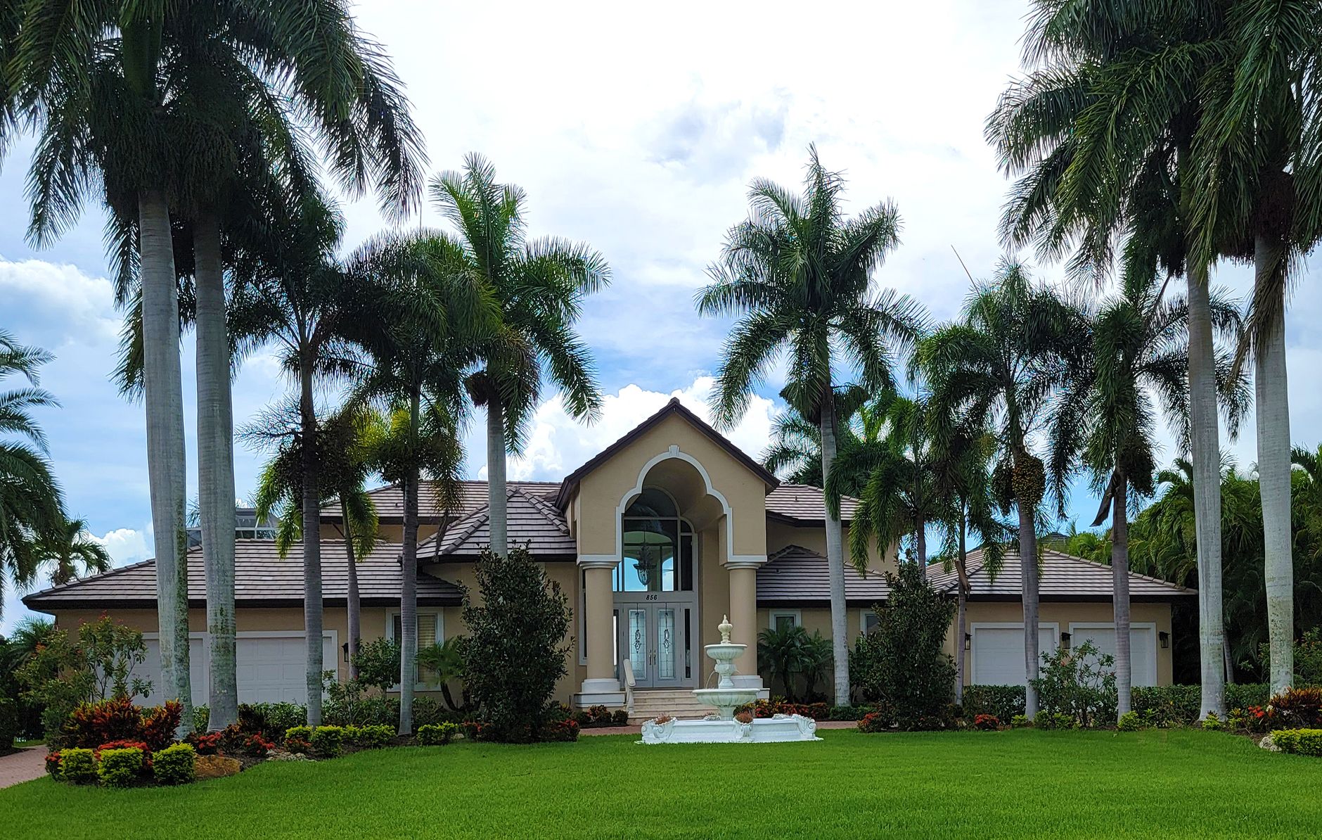 Naples Neighborhood Guide for Relocating Buyers