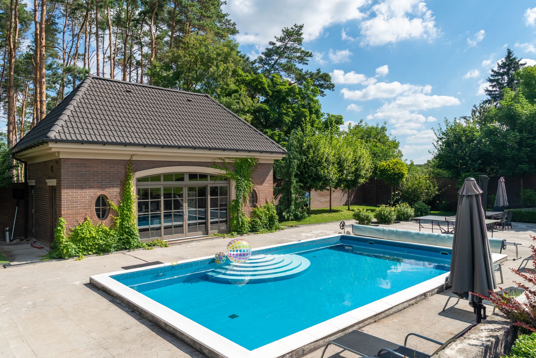 Pool Homes on the Water: What to Inspect